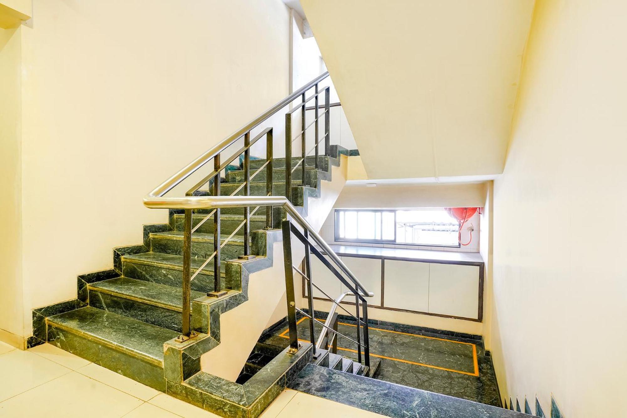 Fabexpress Kuber - Nr Apmc Vashi, Navi Mumbai Hotel Ngoại thất bức ảnh